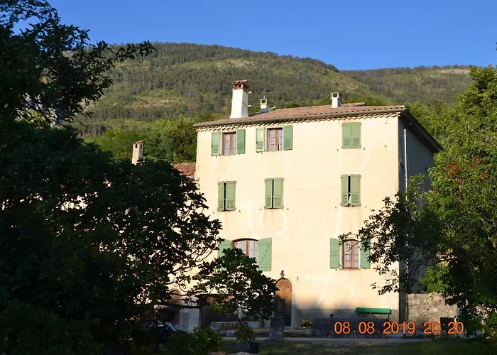 Pays Du Verdon , Etape, Sejour Fraicheur Dans Maison De Caractere