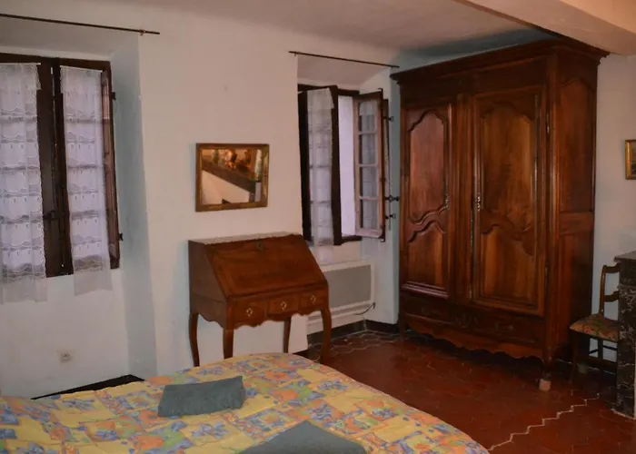 Pays Du Verdon , Etape, Sejour Fraicheur Dans Maison De Caractere